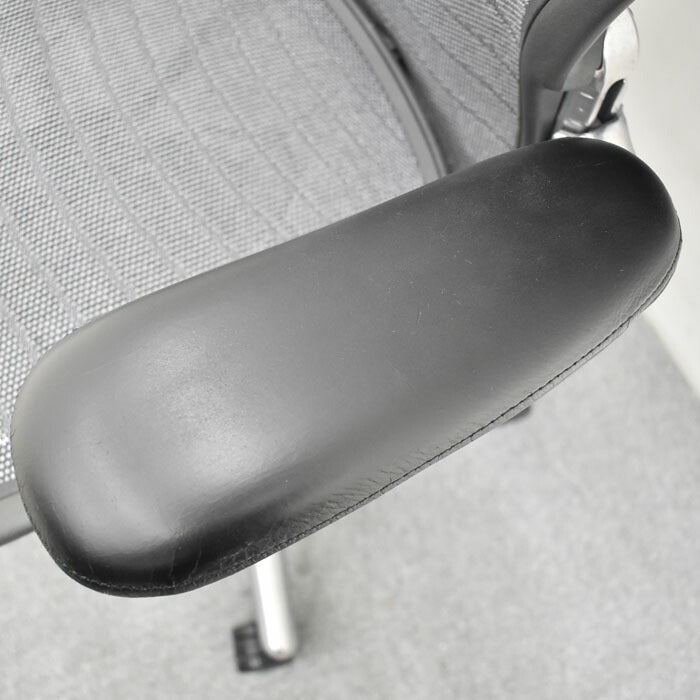 ハーマンミラー　Hermanmiller　アーロンチェア　Ｂサイズ　フル装備　ポスチャーフィット　ウェーブメッシュ　ポリッシュフレーム　2023051902【中古オフィス家具】【中古】