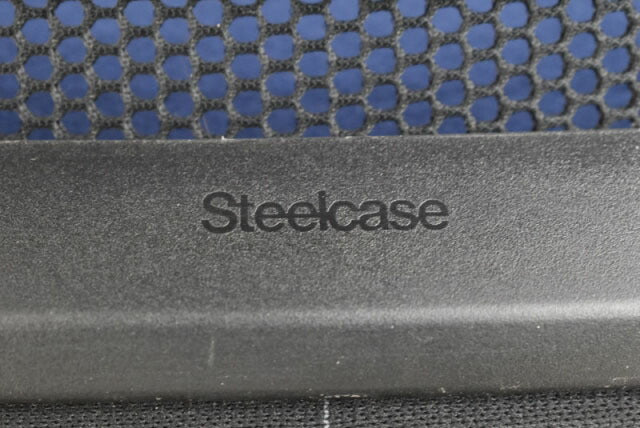 Steelcase　シンクチェア　可動肘付 ブラック×ネイビー　2020102707【中古オフィス家具】【中古】