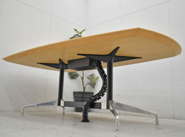 ハーマンミラー　セグメンテッドベーステーブル　台形型　W2100　2021093002【中古オフィス家具】【中古】